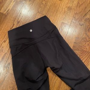 Lululemon black Wunder Under leggings size 4